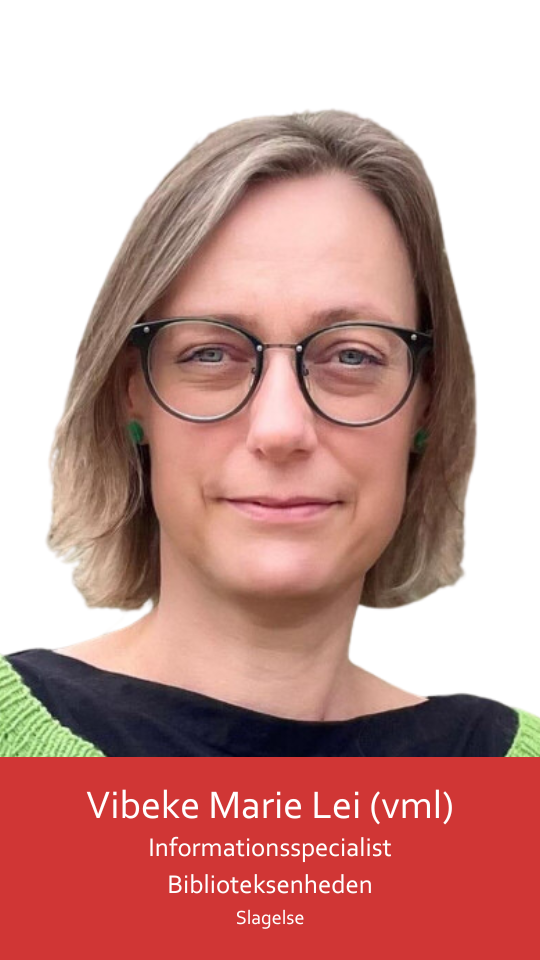 Billedet viser kvinde iført sorte afrundede briller og en grøn sweater. Hun har et indbydende blik, og et let smil på læben. Hendes øjne ser direkte på kameraet. Hun har skulderlangt mørkeblond hår, delt i højre side.